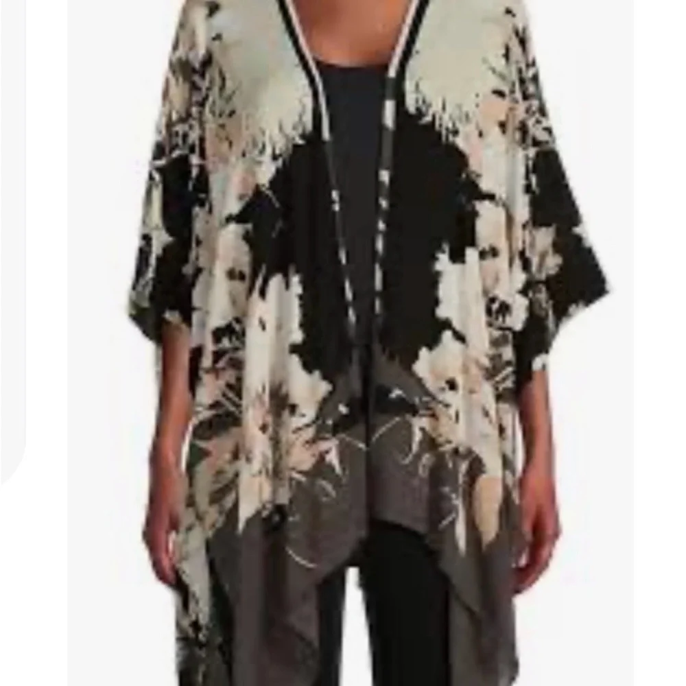 Vince Camuto floral printed kimono cardigan Topper wrap/ coverup/ scarf
